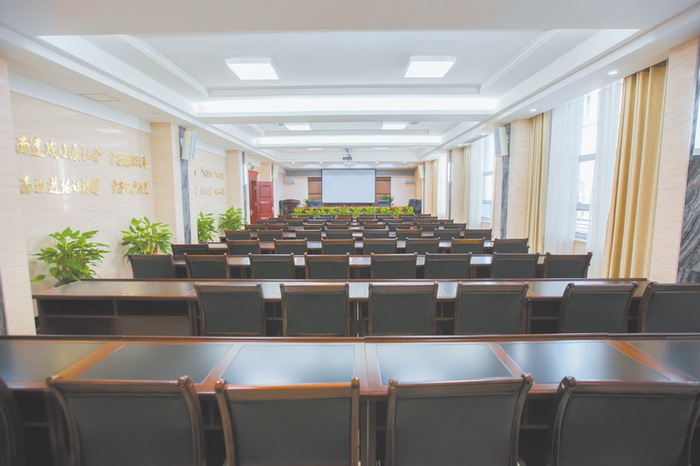 巴中市国土局会议室装修工程